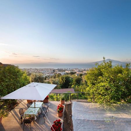 Sorrentovibes - Sea View Rooftop Apartment With Jacuzzi & Garden Exterior photo