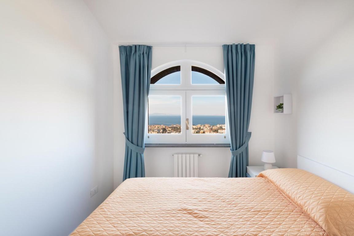 Sorrentovibes - Sea View Rooftop Apartment With Jacuzzi & Garden Exterior photo