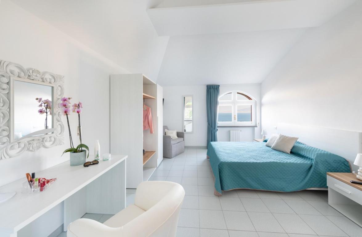 Sorrentovibes - Sea View Rooftop Apartment With Jacuzzi & Garden Exterior photo