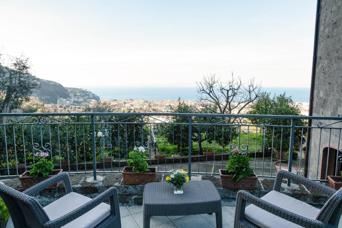 Sorrentovibes - Sea View Rooftop Apartment With Jacuzzi & Garden Exterior photo