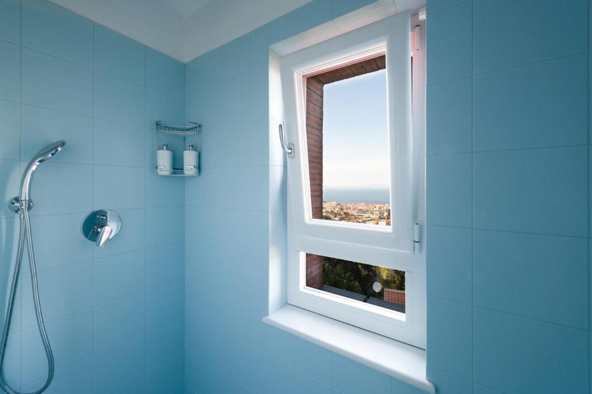 Sorrentovibes - Sea View Rooftop Apartment With Jacuzzi & Garden Exterior photo