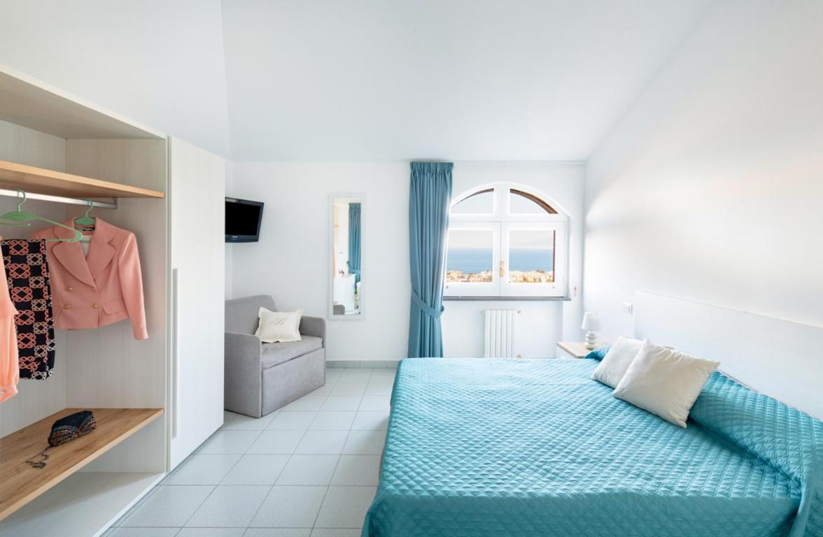 Sorrentovibes - Sea View Rooftop Apartment With Jacuzzi & Garden Exterior photo