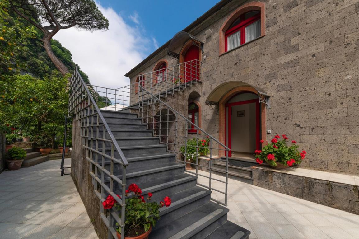 Sorrentovibes - Sea View Rooftop Apartment With Jacuzzi & Garden Exterior photo