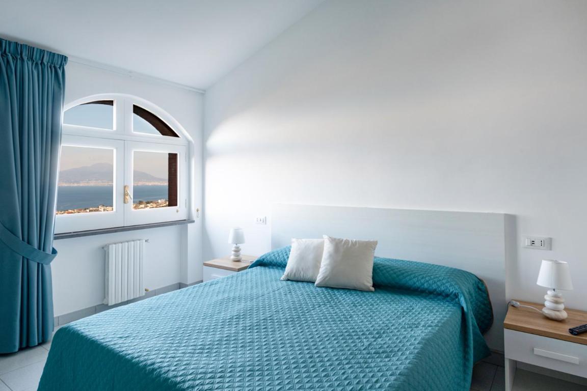 Sorrentovibes - Sea View Rooftop Apartment With Jacuzzi & Garden Exterior photo