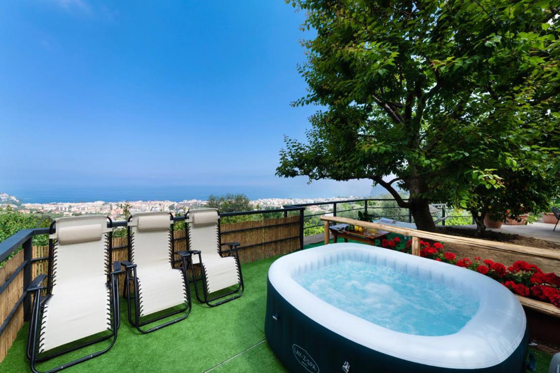 Sorrentovibes - Sea View Rooftop Apartment With Jacuzzi & Garden Exterior photo